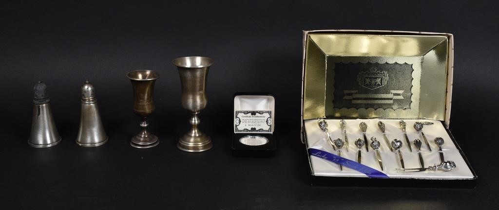 SILVER GROUPINGGrouping of silver