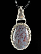 SILVER PENDANT NECKLACE W/ FOS