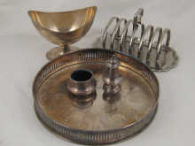 Silver plate being a boat shaped