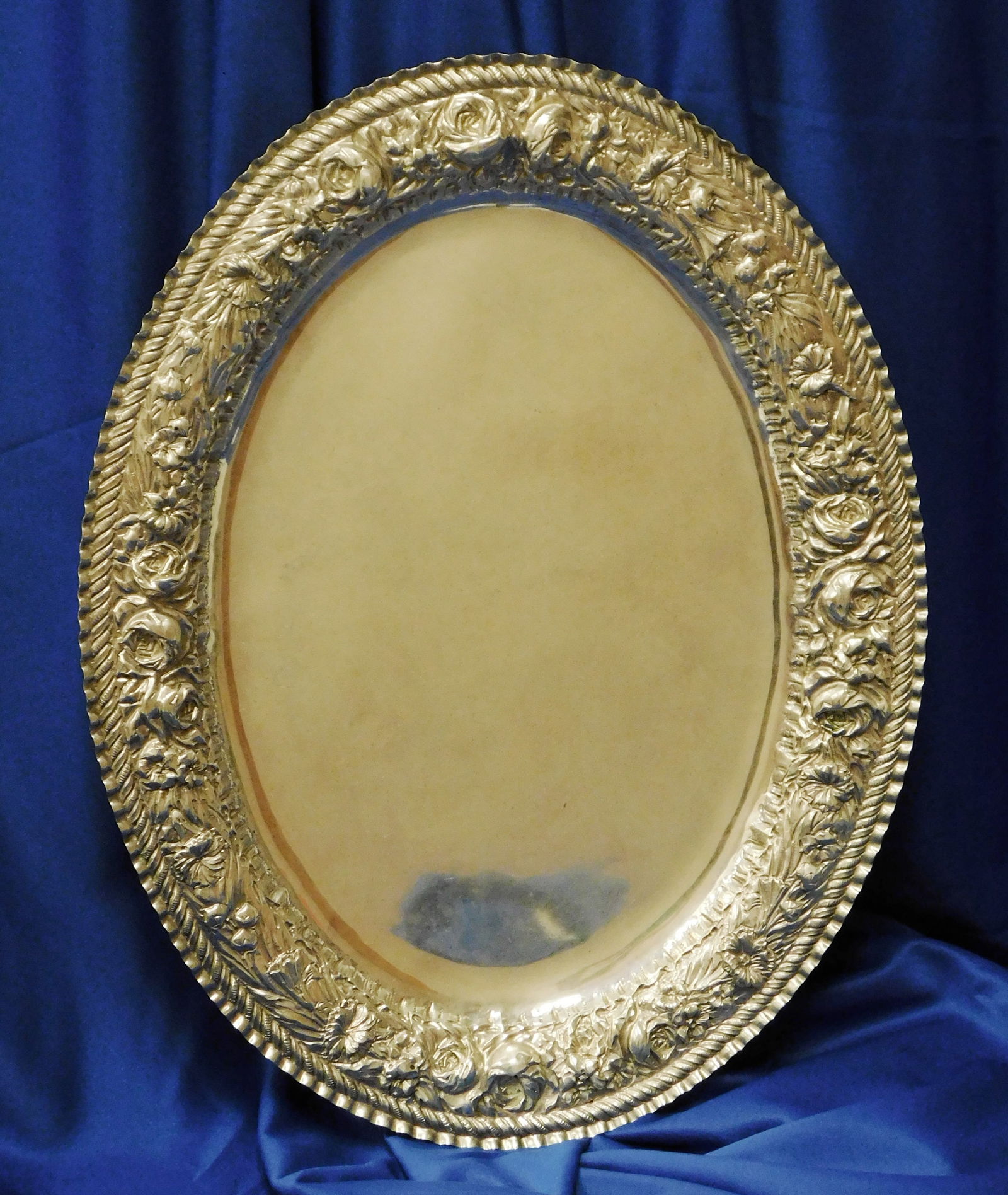 SILVER: REPOUSSE OVAL TRAY, '800'