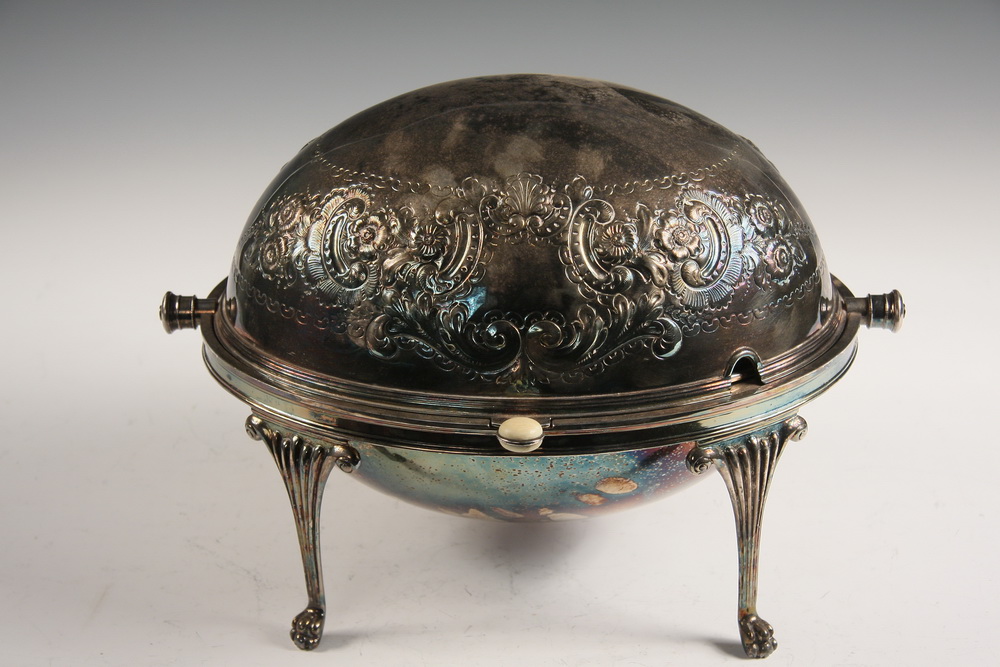 SILVERPLATE DOMED SERVER -