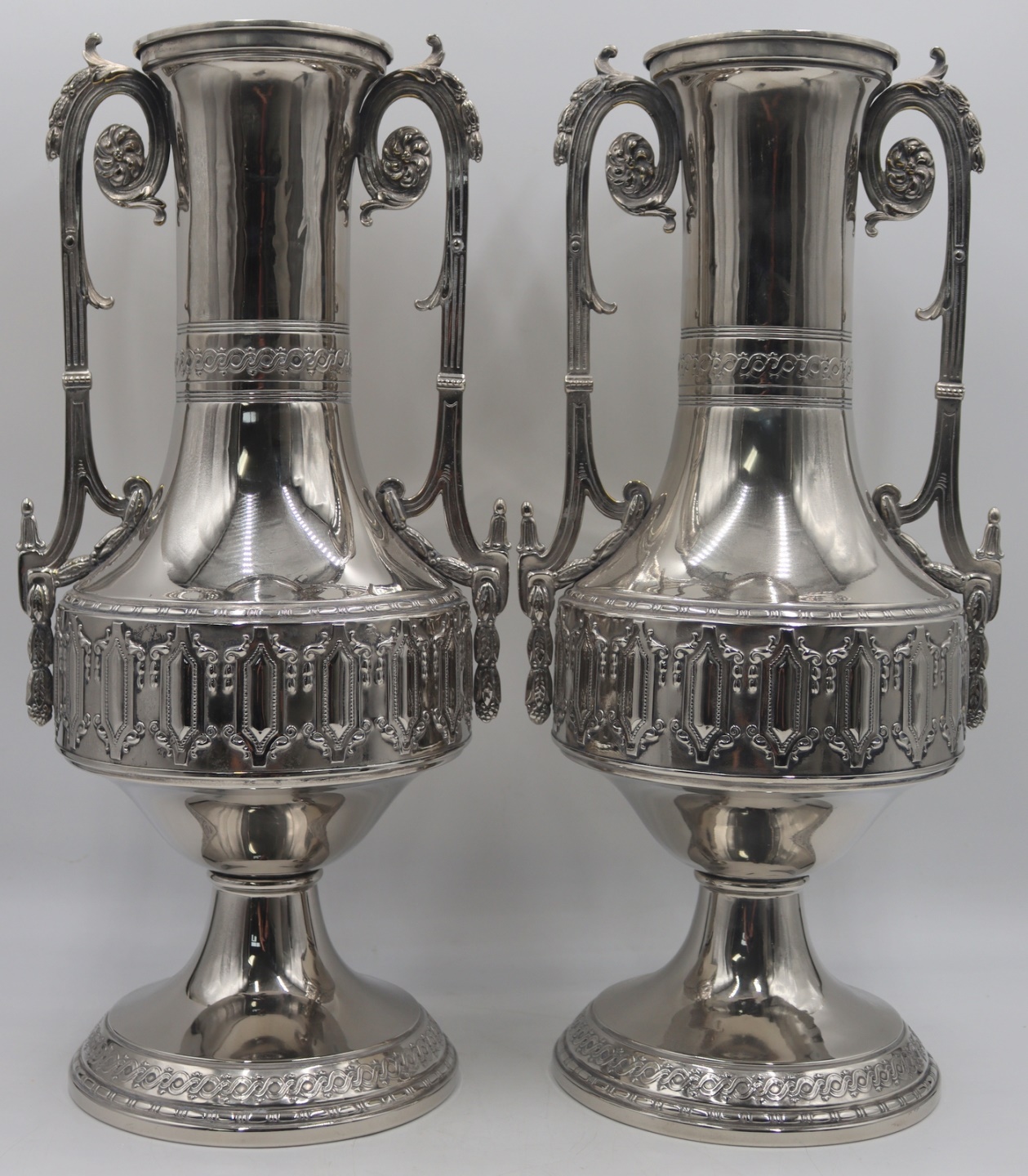 SILVERPLATE. PAIR OF SILVERPLATE