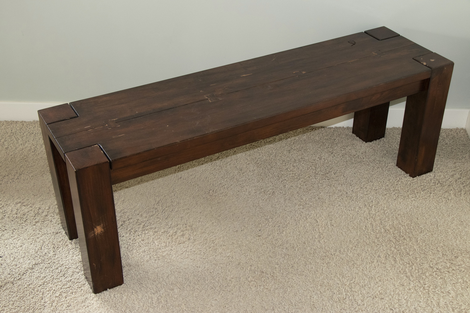 SIMPLE WOODEN BENCH A rectangular
