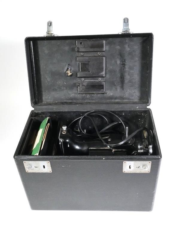 SINGER 221 FEATHERWEIGHT SEWING