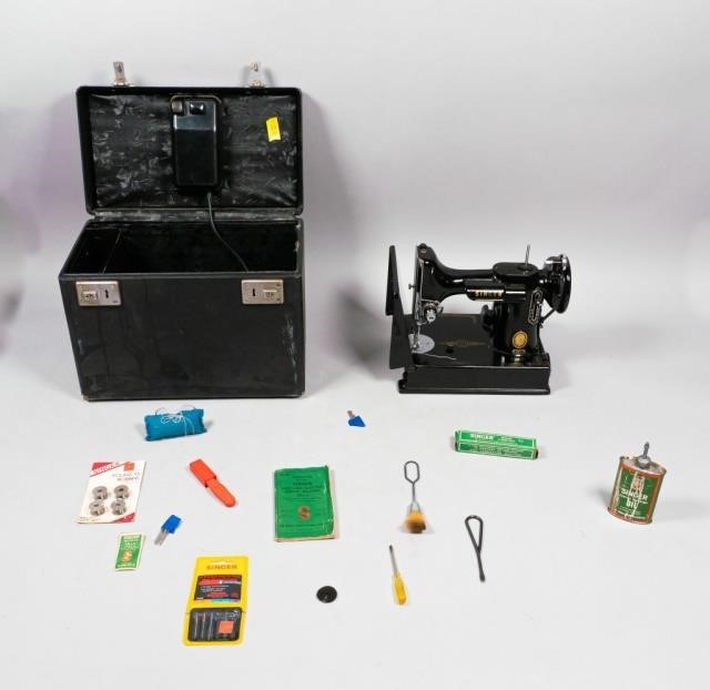 SINGER 221 FEATHERWEIGHT SEWING