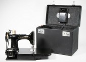 SINGER CASED FEATHERWEIGHT SEW