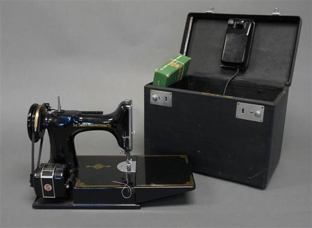 SINGER FEATHERWEIGHT 221 SEWING