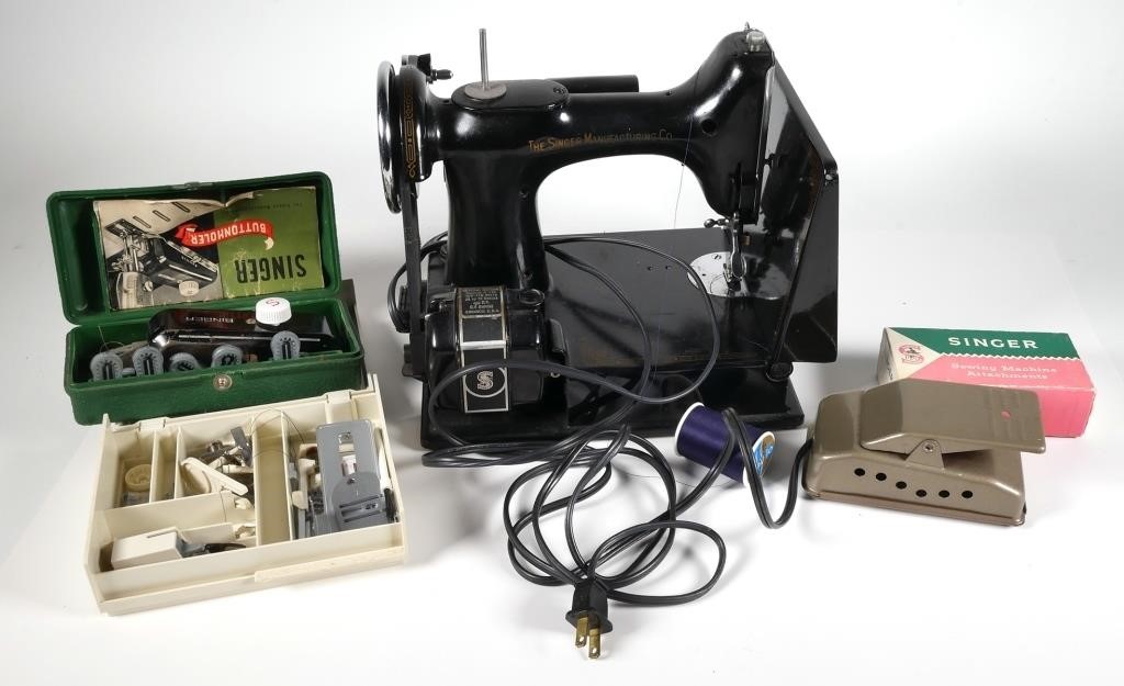 SINGER FEATHERWEIGHT 221Vintage