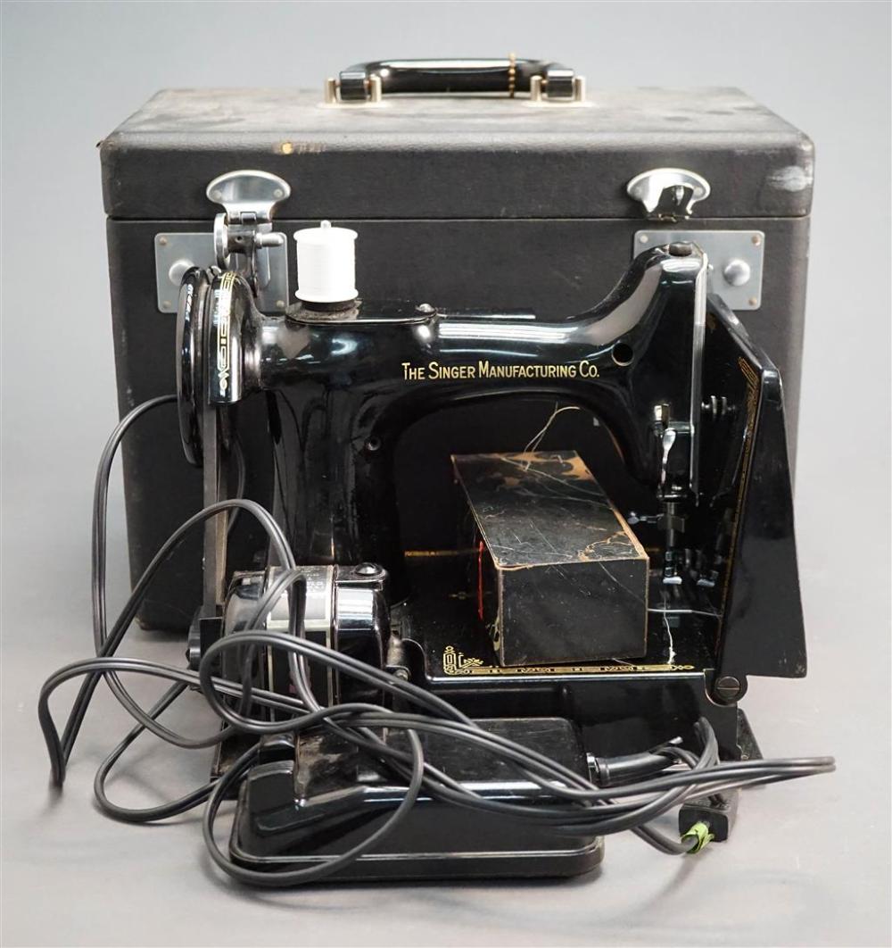 SINGER FEATHERWEIGHT PORTABLE