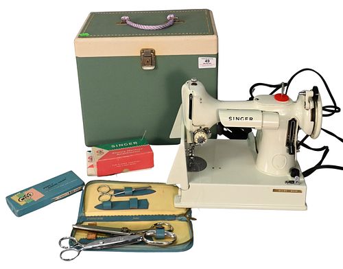 SINGER FEATHERWEIGHT SEWING MACHINE