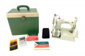 SINGER FEATHERWEIGHT SEWING MA