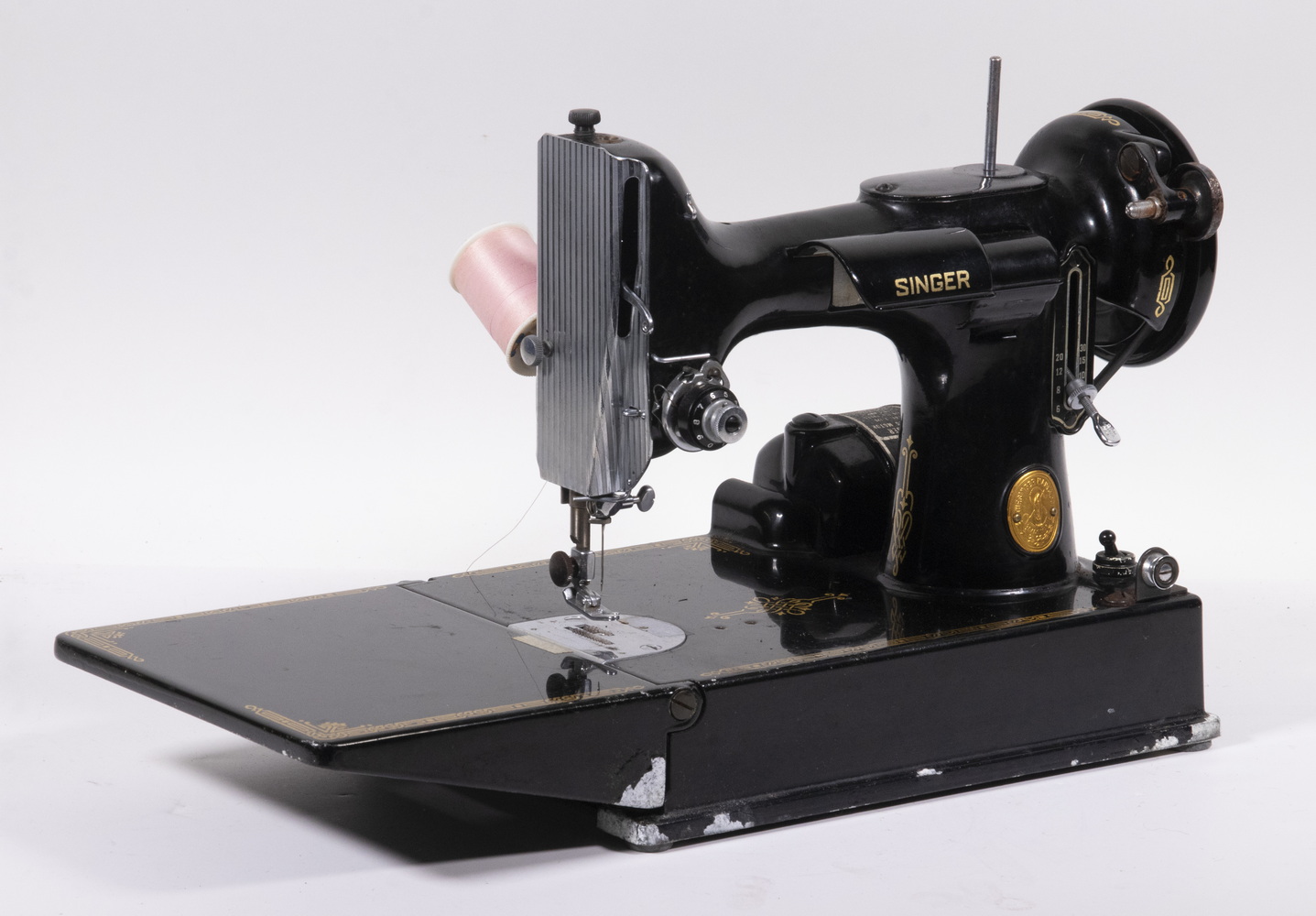 SINGER FEATHERWEIGHT SEWING MACHINE