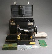 SINGER FEATHERWEIGHT SEWING MA