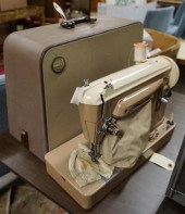 SINGER MODEL 404 PORTABLE SEWI