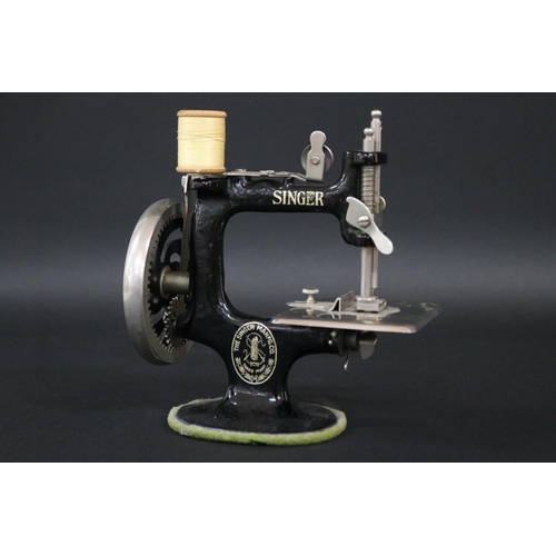 Singer sewing machine, a childs