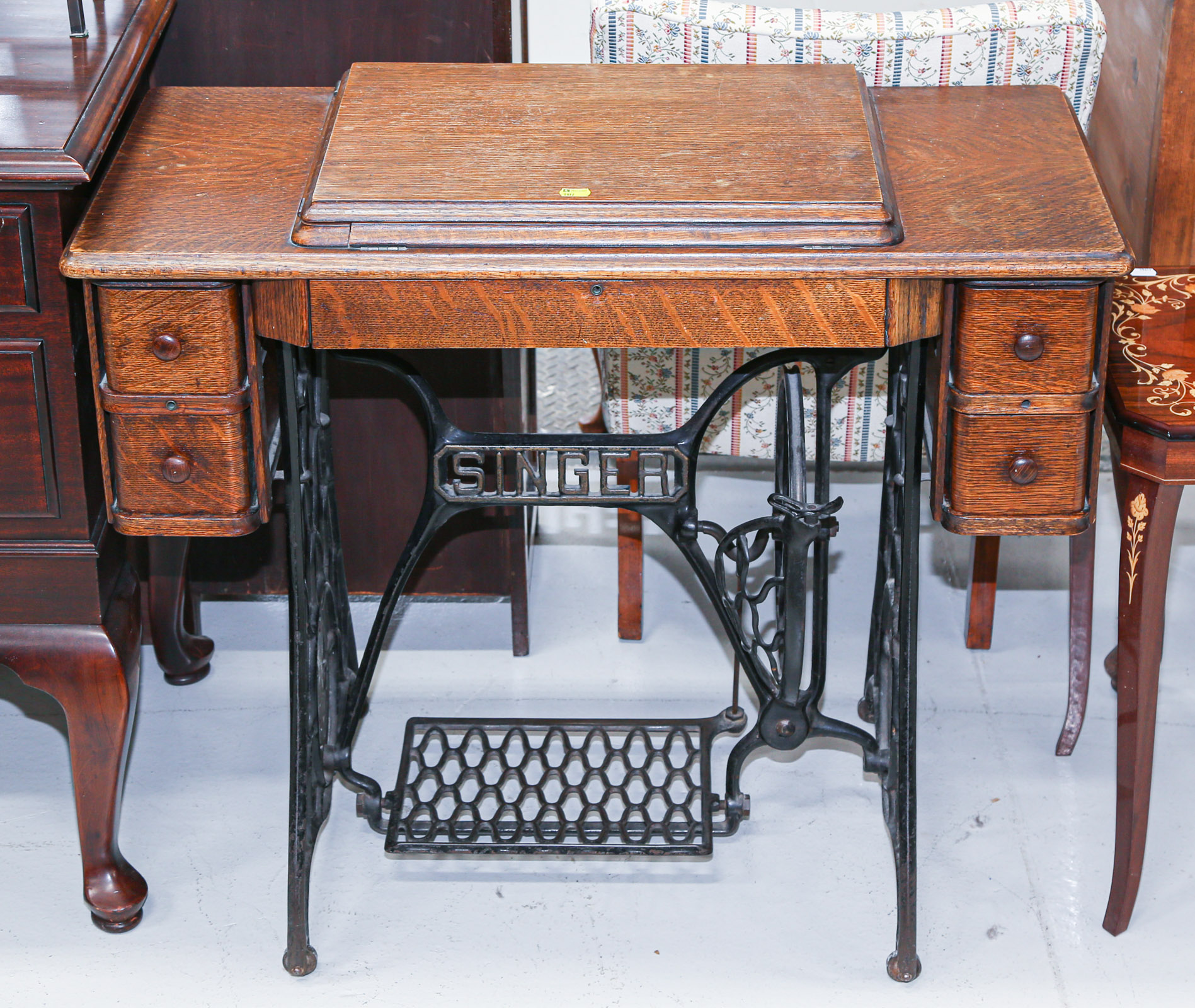 SINGER SEWING MACHINE CABINET Early