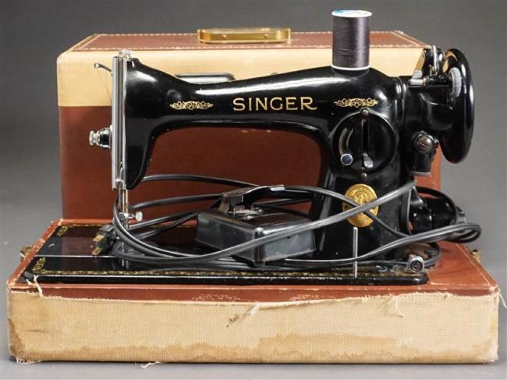 SINGER SEWING MACHINE IN CASESinger