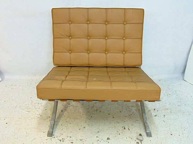 SINGLE BARCELONA CHAIR WITH BEIGE
