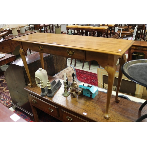 Single drawer hall table with