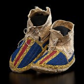 Sioux Beaded Hide Moccasins th