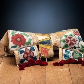 Sioux Beaded Hide Pad Saddle
f