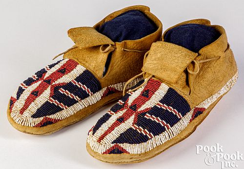 SIOUX INDIAN BUFFALO HIDE BEADED