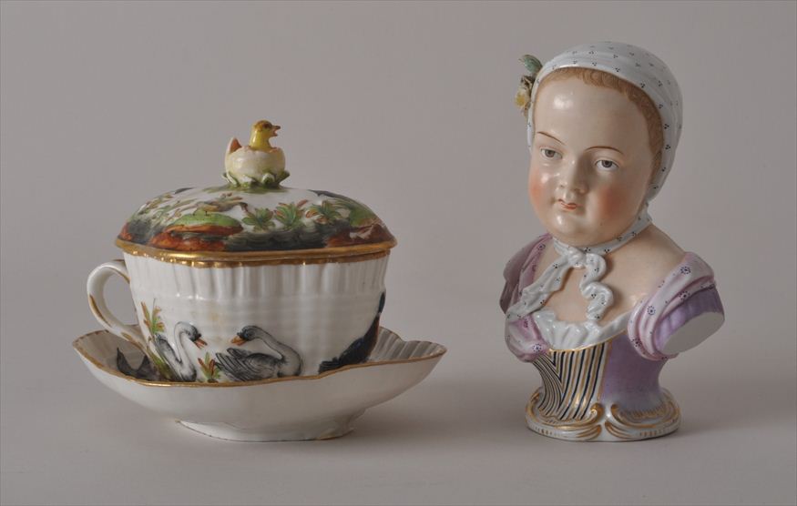 SITZENDORF PORCELAIN BUST OF A GIRL