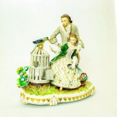 SITZENDORF PORCELAIN FIGURINE