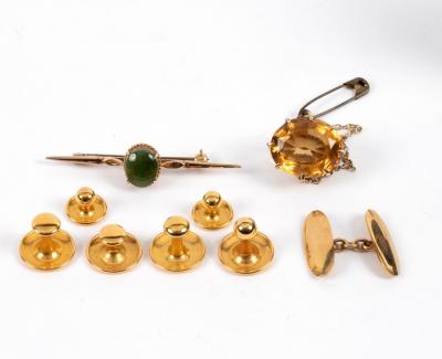 Six 9ct gold shirt studs,