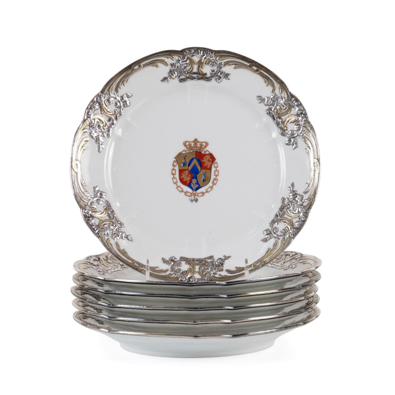 SIX ARMORIAL PORCELAIN PLATES W/