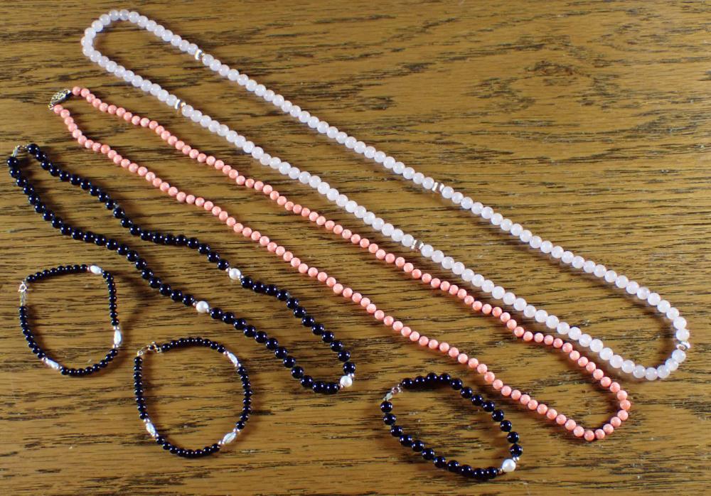 SIX ARTICLES OF GEMSTONE BEAD