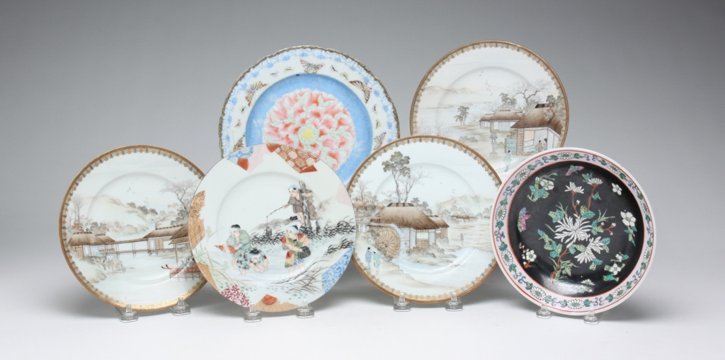 SIX ASIAN PORCELAIN PLATES.