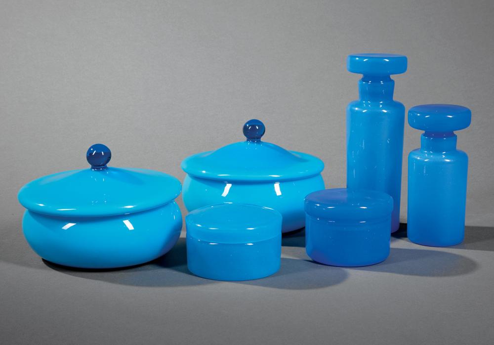 SIX BLEU OPALINE LIDDED