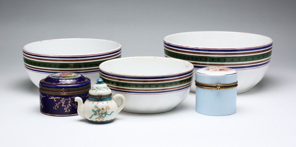 SIX EUROPEAN CERAMIC BOWLS AND