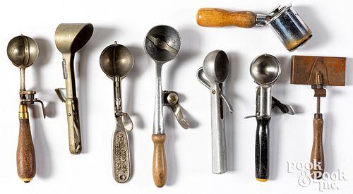 SIX ICE CREAM SCOOPS SANITARY
