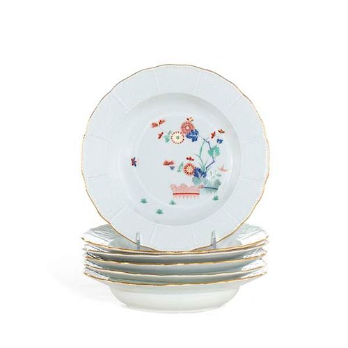 SIX MEISSEN PORCELAIN KAKIEMON SOUP