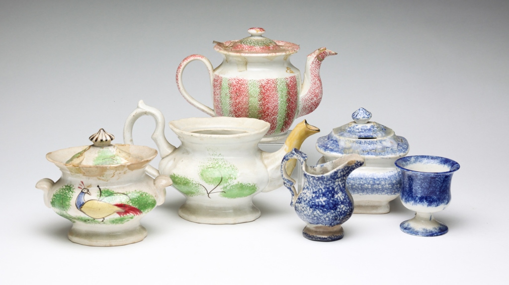 SIX MINIATURE SPATTERWARE PIECES.
