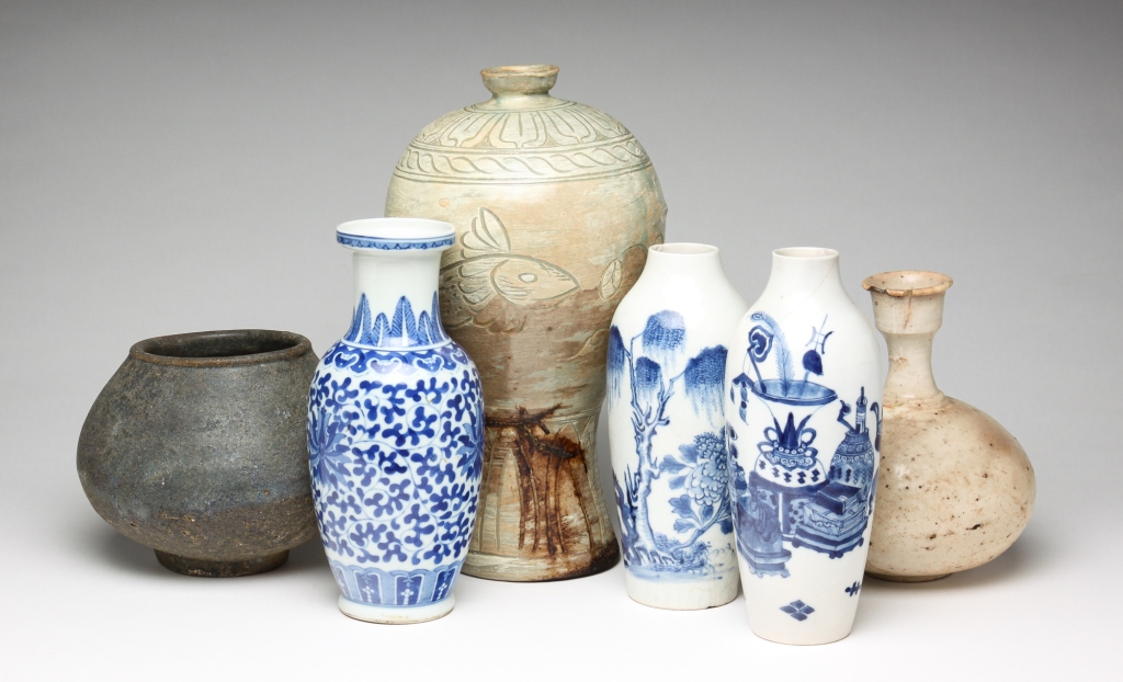 SIX PIECES OF ASIAN POTTERY.