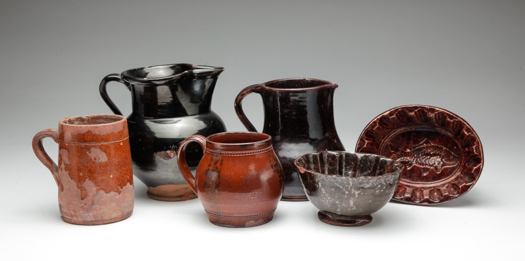 SIX PIECES OF EARTHENWARE.