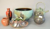 SIX PIECES OF POTTERY TO INCLU