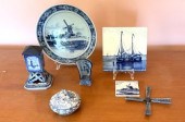 Six pieces of vintage Delft, i