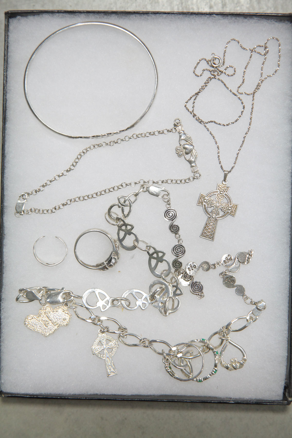 SIX PIECES STERLING JEWERLY. 