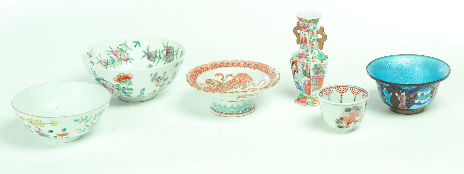 SIX PORCELAIN AND CLOISONNE PIECES.