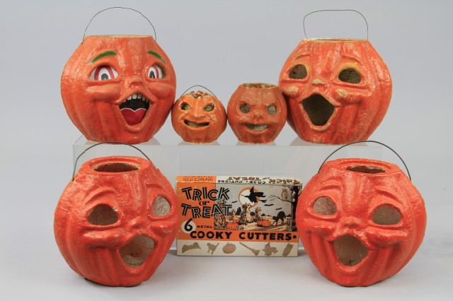SIX PULP JACK-O-LANTERNS & COOKIE