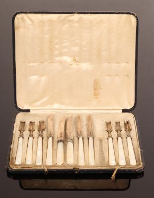 Six silver dessert forks with