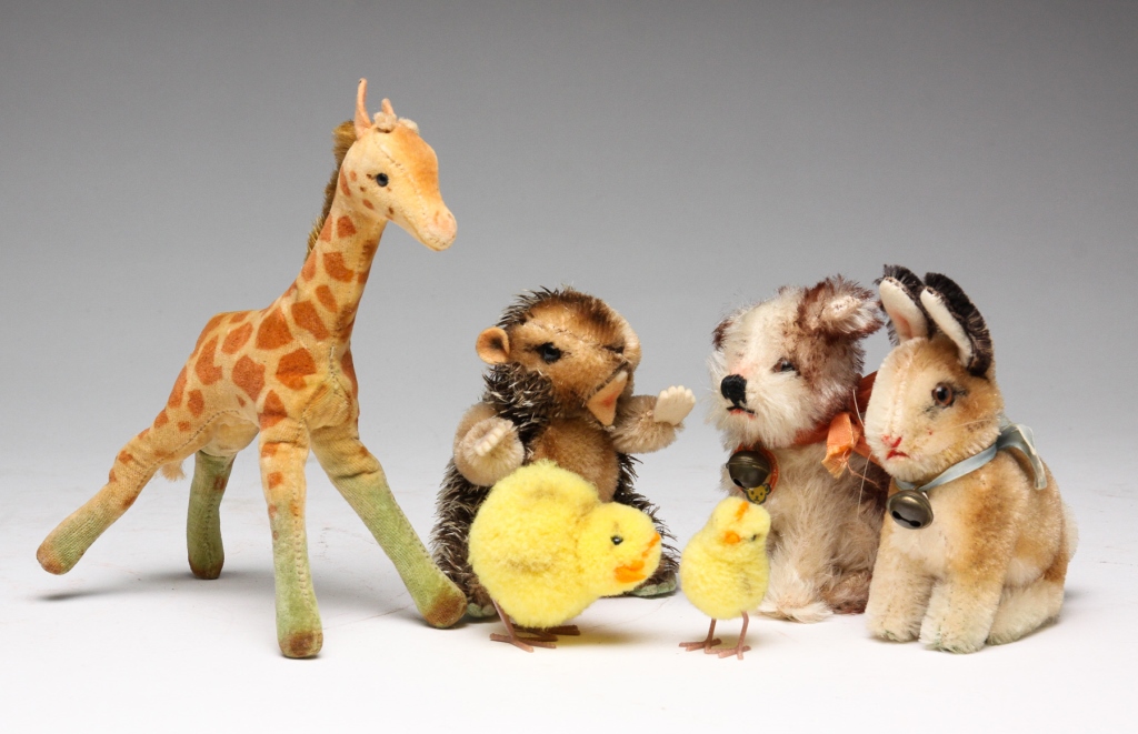 SIX SMALL STUFFED ANIMALS.