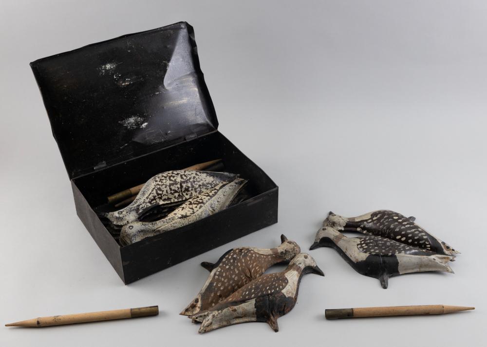 SIX TIN SHOREBIRD DECOYS IN A TIN