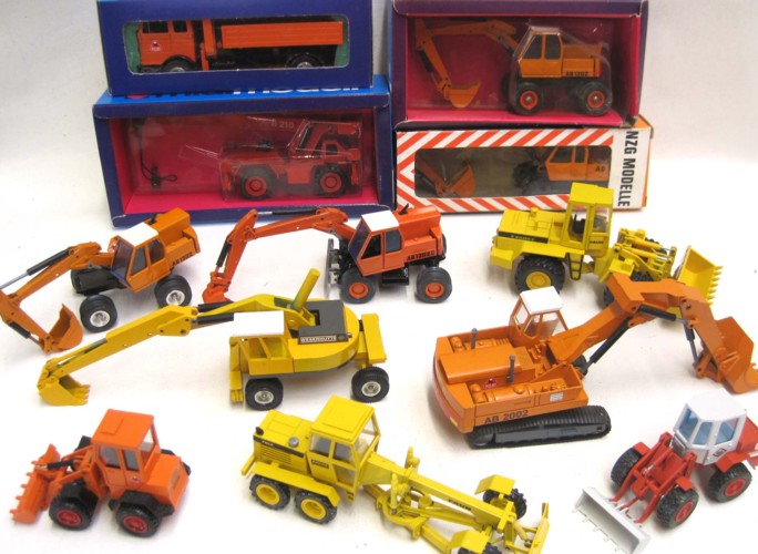 SIXTEEN DIECAST METAL SCALE