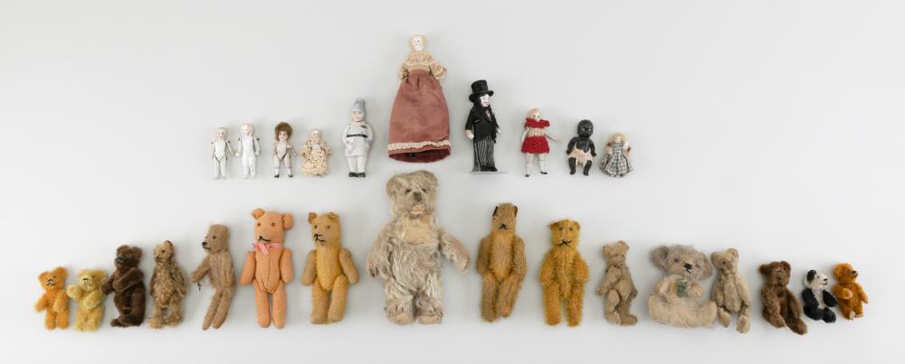 SIXTEEN EARLY SMALL BEARS AND TEN