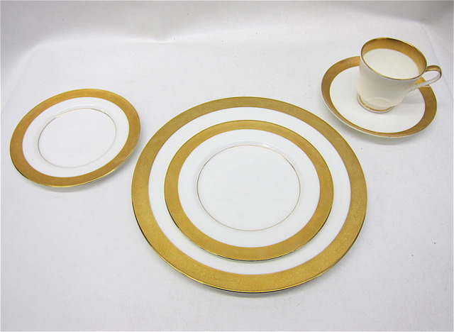 SIXTY-FOUR PIECE MIKASA CHINA SET
